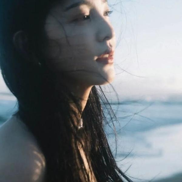 美人无泪